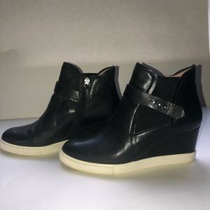 Paola black leather wedged